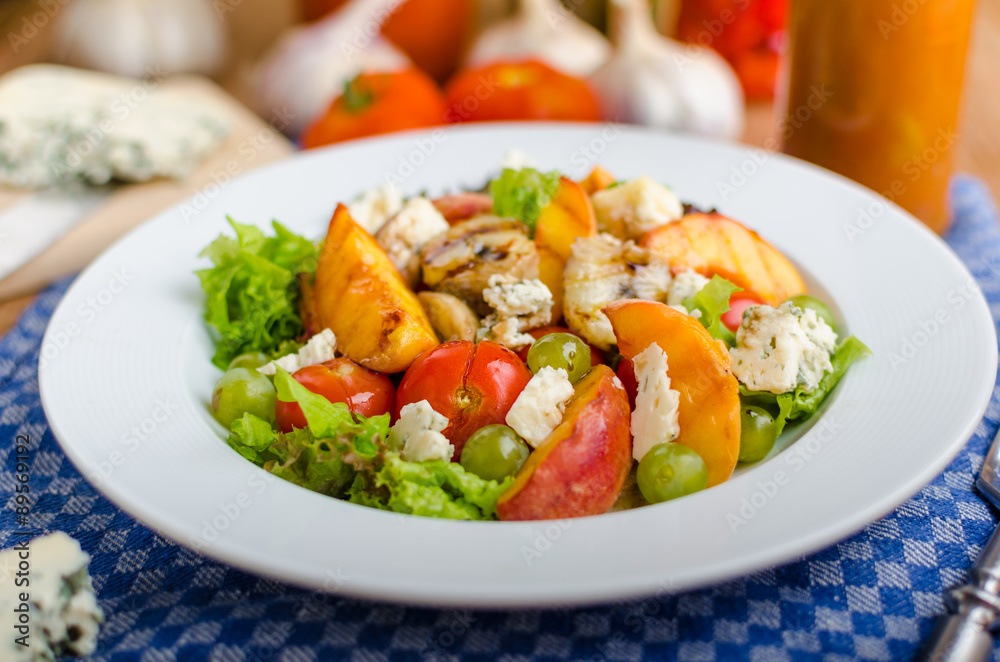 Grilled fruit with blue cheese and salad