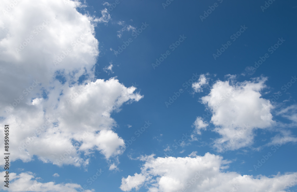 Obraz premium Cloudy blue sky background