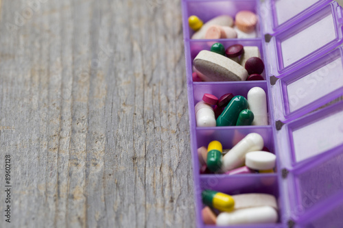 Obraz na plátne Medicines in a pillbox