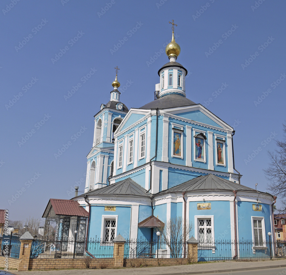 水色のロシアの教会