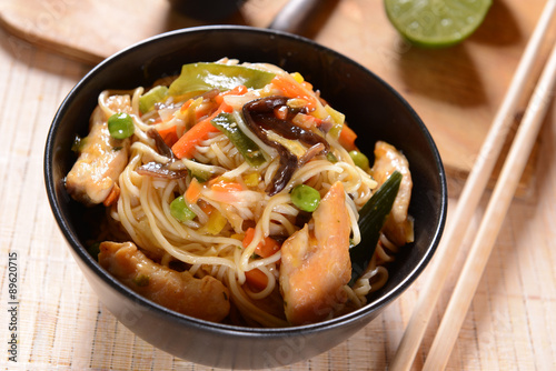 Chicken with Rice Noodles and Vegetables