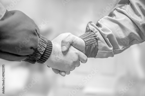 Мужское рукопожатие 