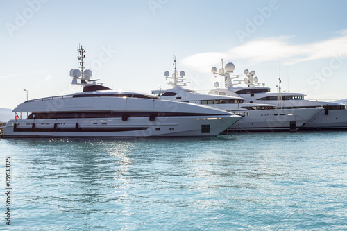 Luxus Yachts in Cannes