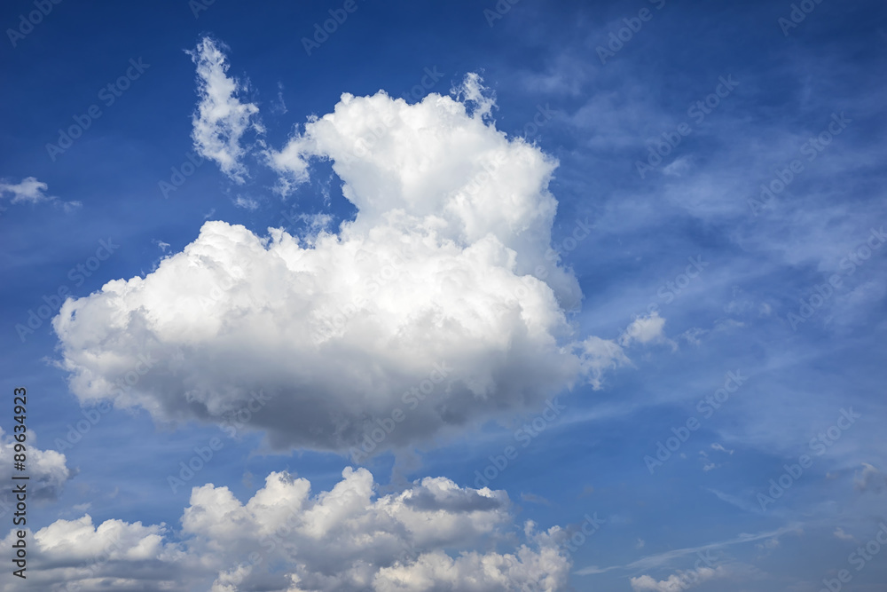 Obraz premium Beautiful clouds and blue sky