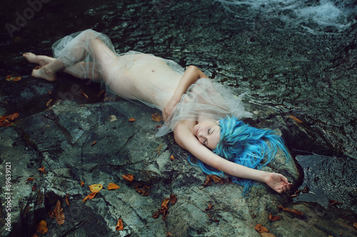 Foto Beautiful water nymph sleeping