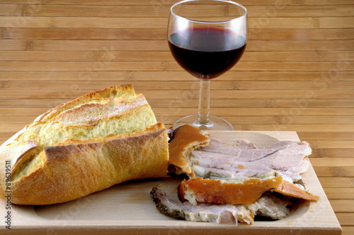 Porchetta di maiale con pane di patate