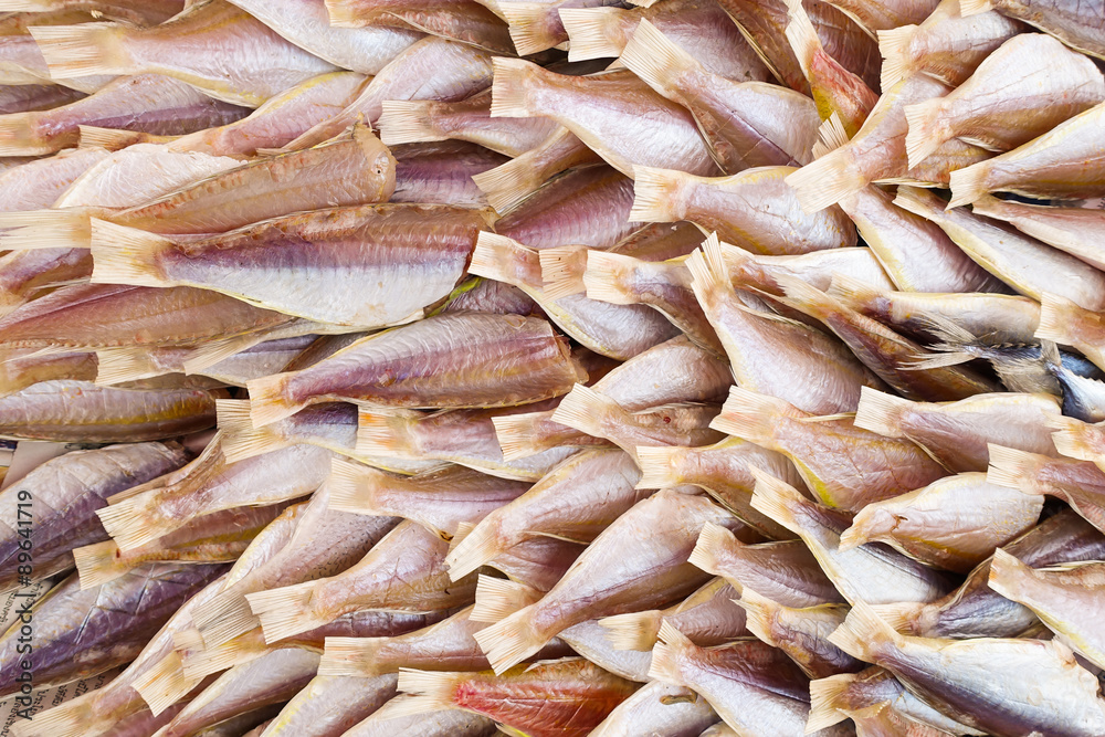 Naklejka premium Sun dried fish before cooking sell in the market