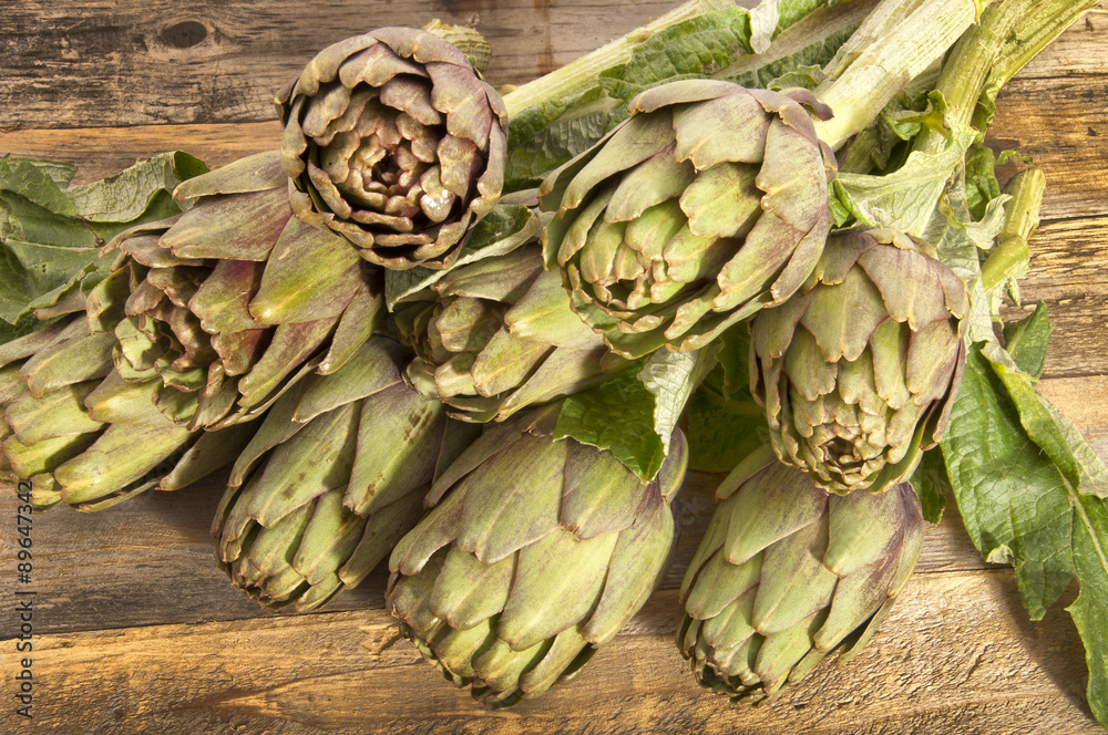 Obraz premium fresh artichokes