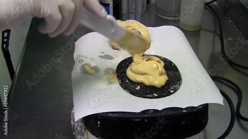 Place an old dentures making the plaster mold