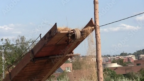 scale for the transport of the straw