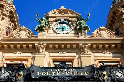 Monte Carlo Spielcasino, alte Uhr mit Skulpturen