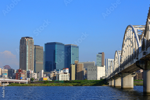 淀川と大阪キタの街並み