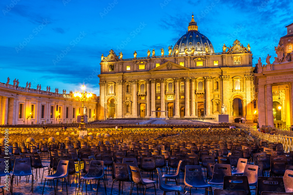 Naklejka premium Vatican at night