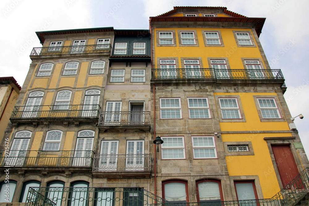 Wohnhausfassaden in Porto, Portugal