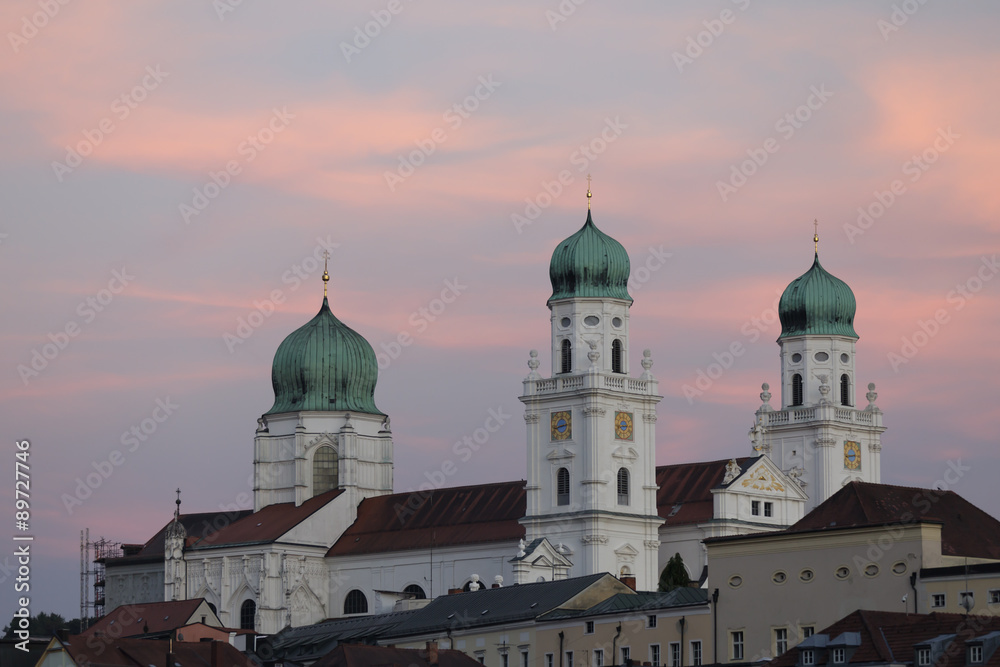 Dom St. Stephan in Passau im Abendrot