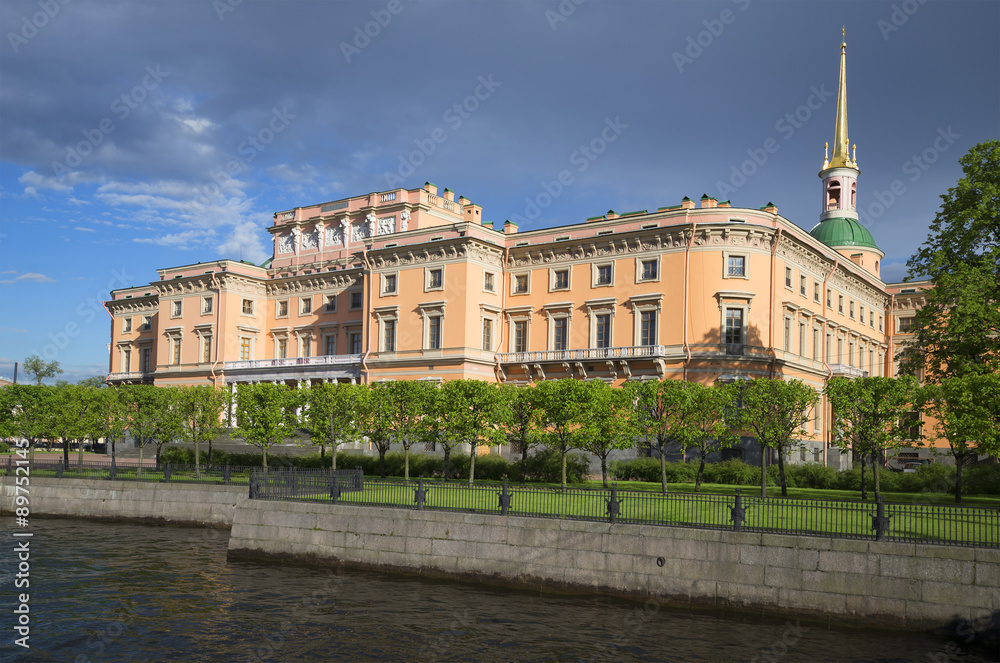 Вид на Инженерный замок с набережной реки Мойки. Санкт-Петербург