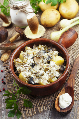 Potatoes with mushrooms in cream sauce