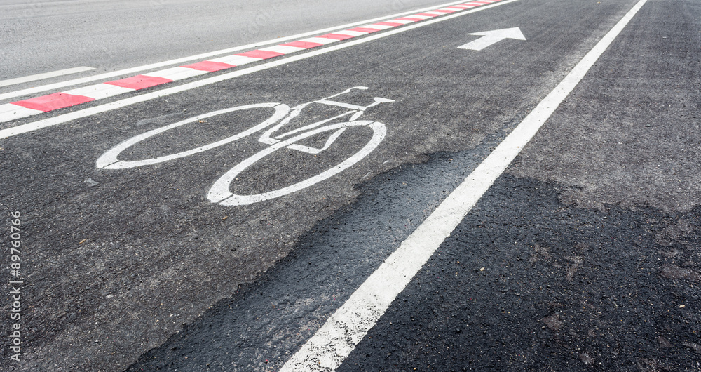 Obraz premium asphalt road and bike lane with sign