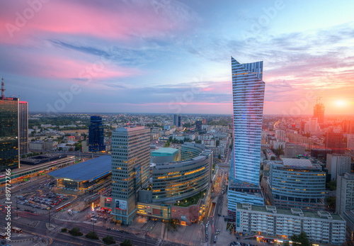 Panorama Warszawy o zachodzie słońca #89772766