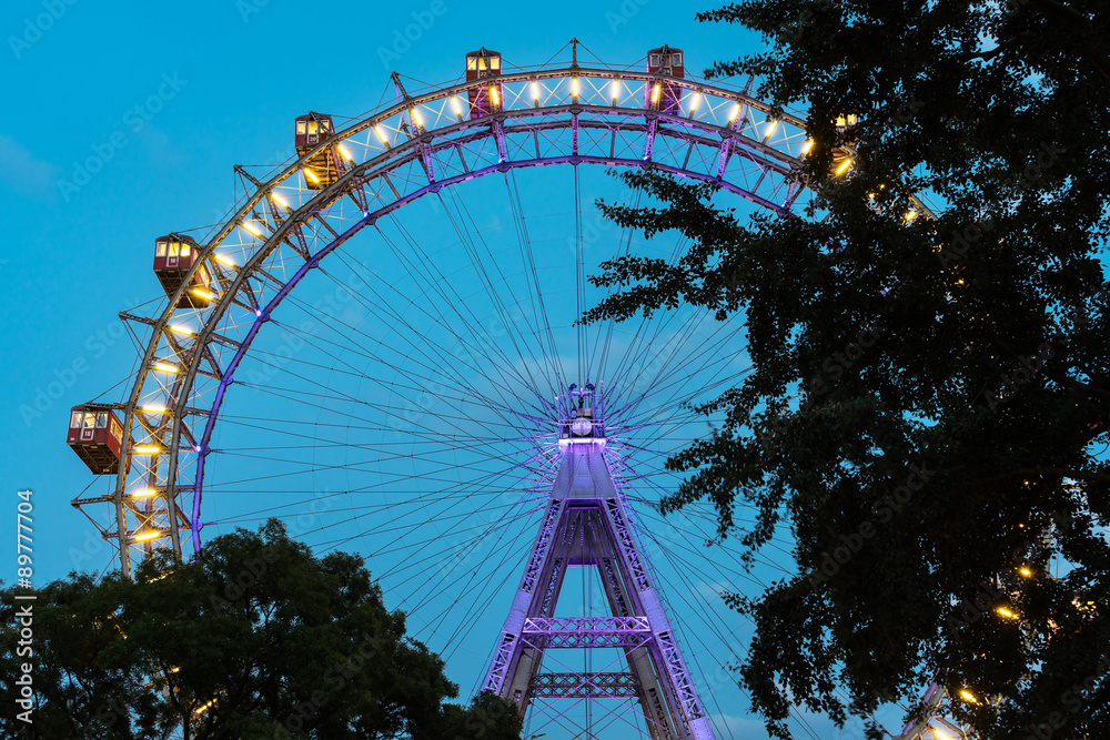 Naklejka premium Wiener Riesenrad bei Nacht