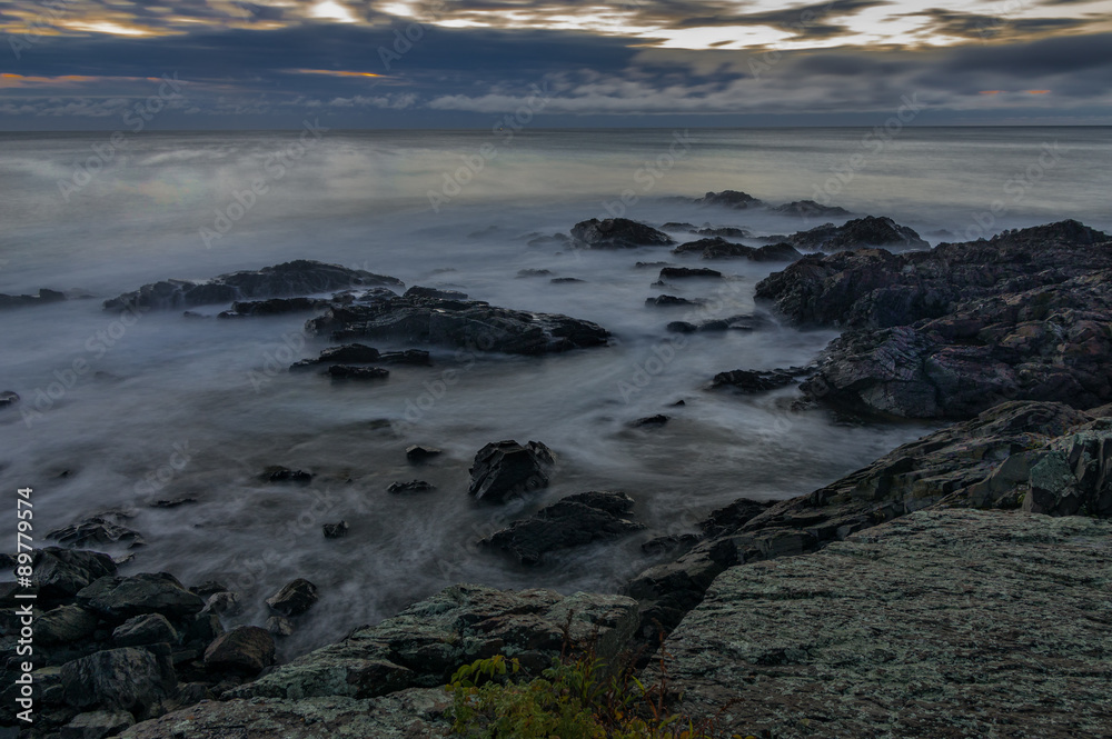 Fototapeta premium Waves Crashing on the Maine Coast
