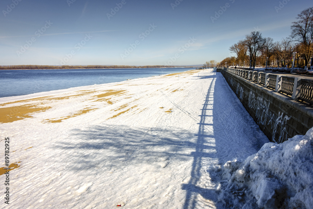 Obraz premium Riverwalk along the Volga River