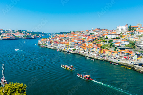 Fototapeta Naklejka Na Ścianę i Meble -  Ribeira waterfront district of Porto (Portugal)