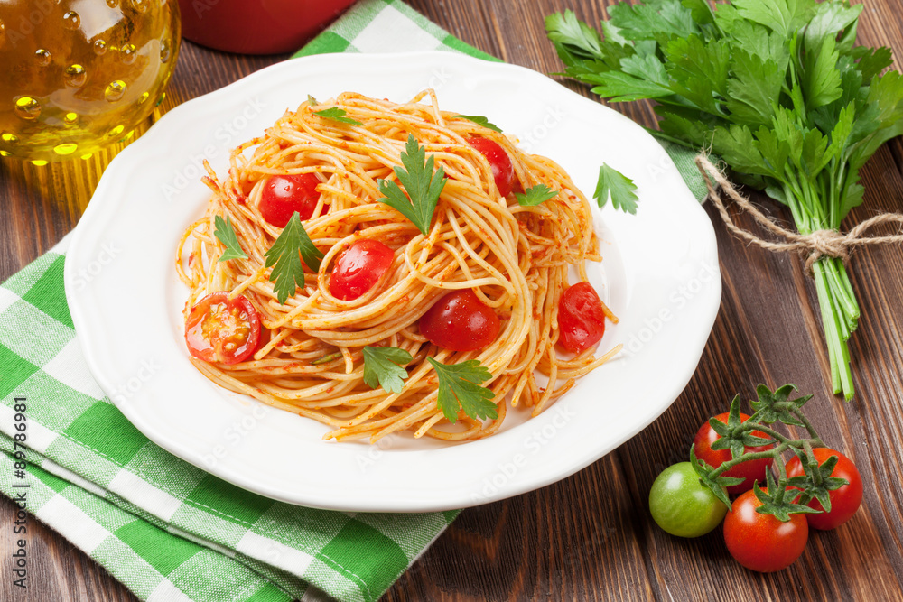 Spaghetti pasta with tomatoes and parsley Spaghetti pasta with tomatoes and parsley