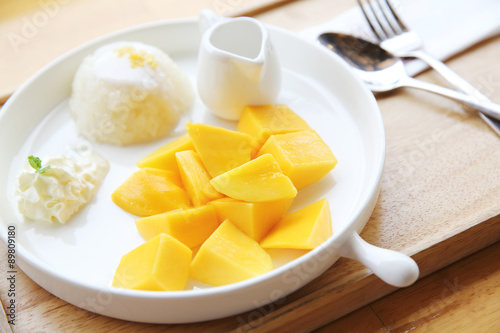 Sticky Rice with Mango on wood background © Oran Tantapakul