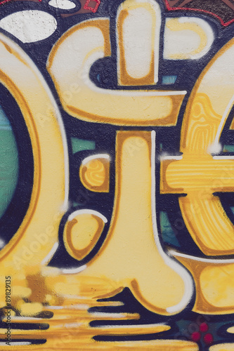 Graffiti forme jaune