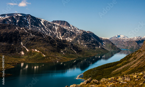 jezioro górskie Gjende, Jotunheimen, Norwegia