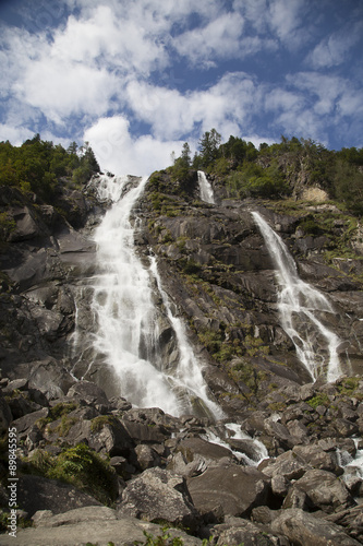 Obraz na płótnie cascate nardis, val di genova w salonie