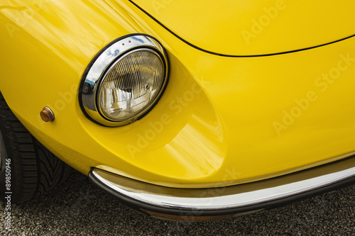 Gelbes Auto im Anschnitt © fotofuerst