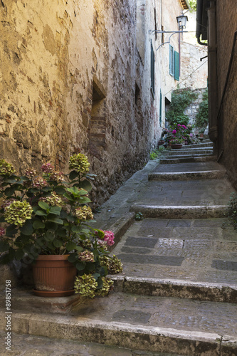 Fototapeta Naklejka Na Ścianę i Meble -  Old stone stairs in Tuscany