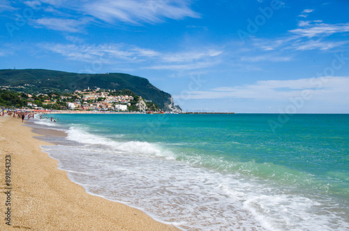 La spiaggia di Numana nella stagione estiva  regione Marche - Italia 