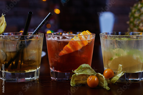 Canvas Print two glasses of delicious alcoholic cocktails or lemonade with ice on a wooden ta