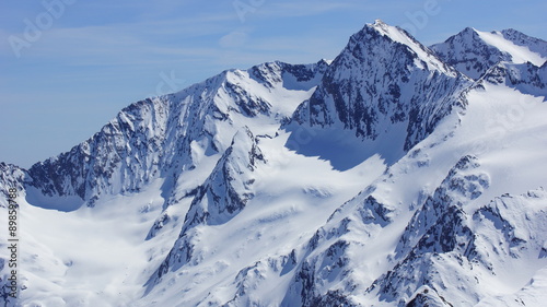schnee und weiße sonnige gipfel der alpen © in-foto-backgrounds