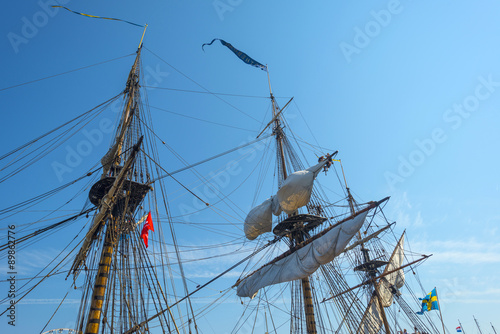 Canvas Print Masts of a tall ship in the harbor of Amsterdam