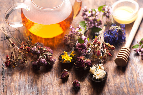 Fotografie herbal tea with wild flowers and various herbs