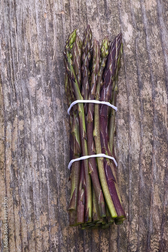 Fresh wild asparagus (Asparagus acutifolius)