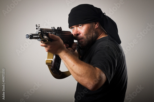 Tablou pe pânză Man with gun