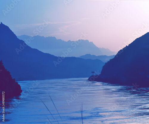 three gorges dam mountains