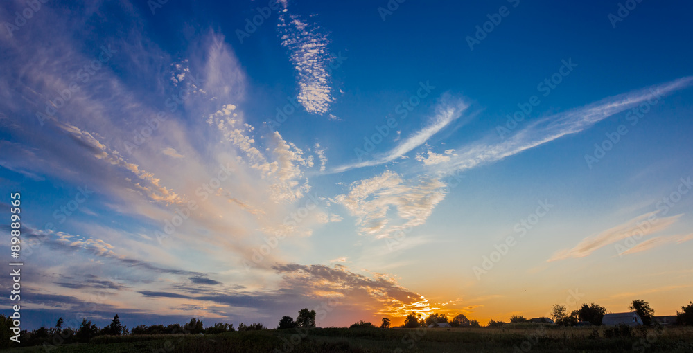 Fototapeta premium Sunset in the countryside with cirrus clouds