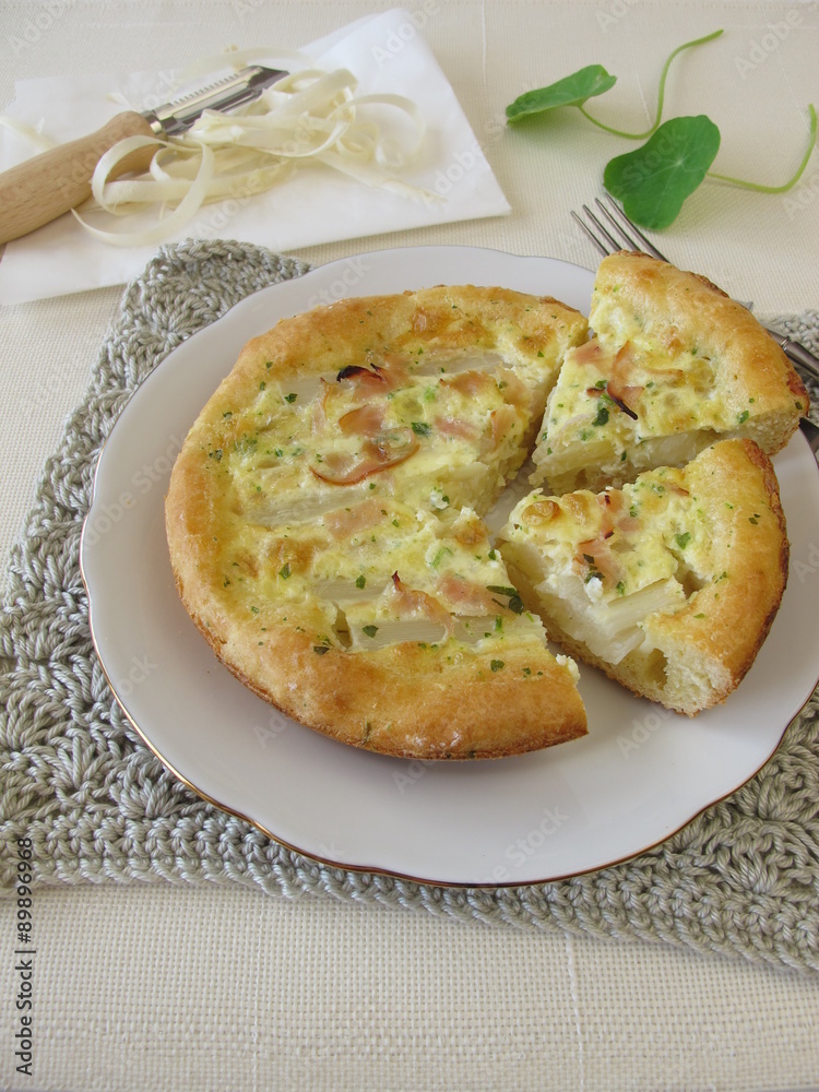 Spargelquiche mit Schinken und Kräutern Stock-Foto | Adobe Stock