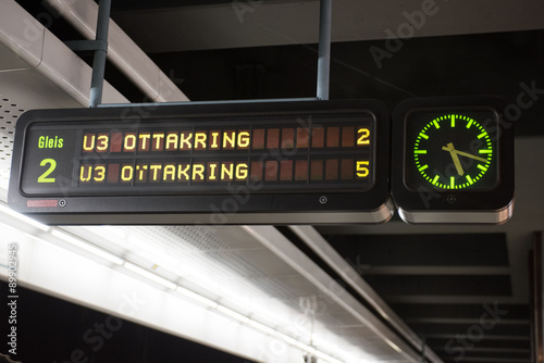 Canvas Print U-bahn Metro in Vienna Austria (U3)