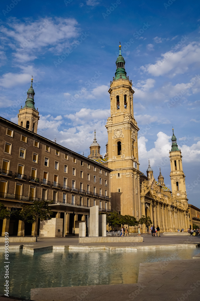 La pilarica / in the picture we can see the Cathedral del Pilar in Zaragoza , people walk at his feet and there is an artificial river