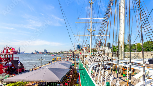 Cuadro en lienzo Hamburg, Uferpromenade