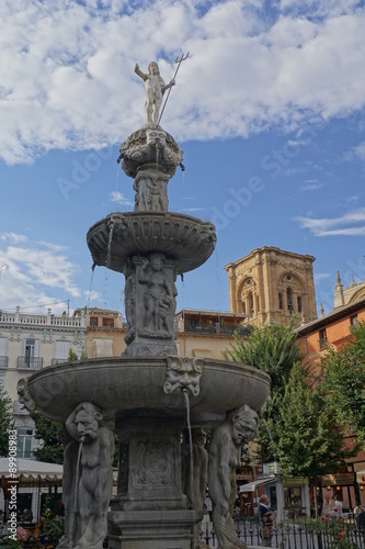 fuente plaza Granada