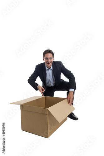Geschäftsmann mit einer Box