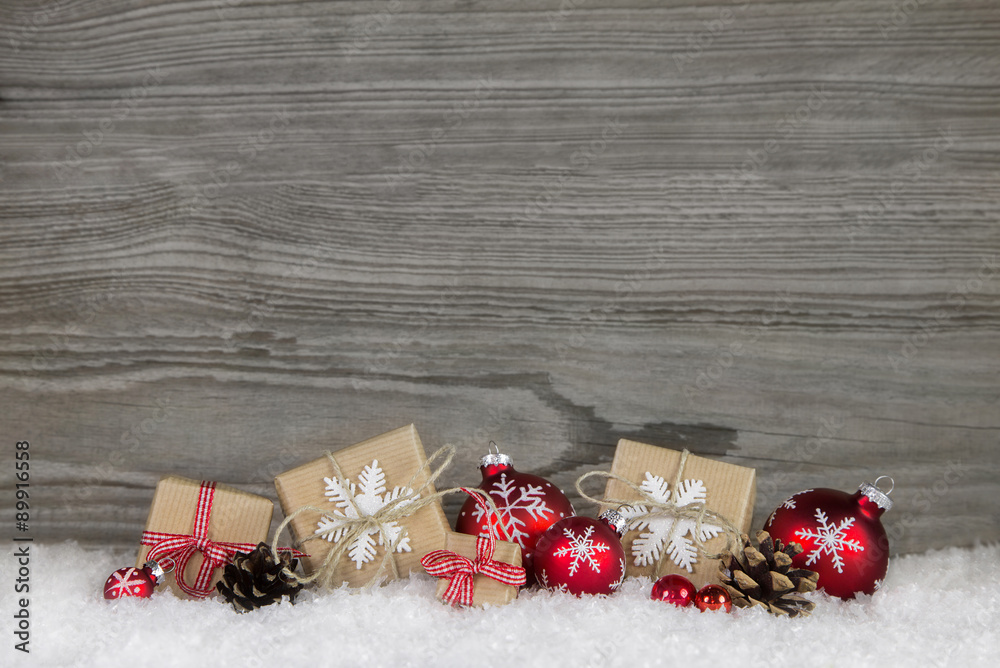 Holz Hintergrund grau mit Geschenke in rot, weiß und grau zu Weihnachten  Stock-Foto | Adobe Stock